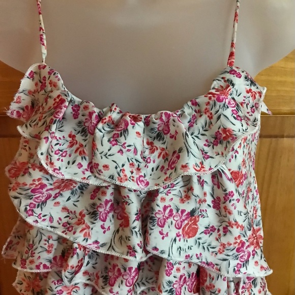 Queen Esther Floral Print Tank Top Cami Blouse
Size Small 4 - 6
100% Polyester - Picture 5 of 13